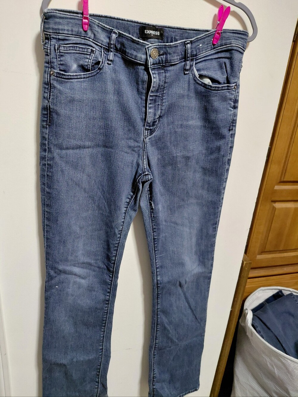 Express Skinny Women’s Jeans in Medium Blue Wash